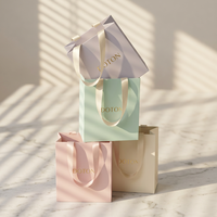 Sac en kraft rigide de luxe imprimé sur mesure avec cordon de serrage, sac de shopping en gros pour boutique, emballage de chaussures, mode haut de gamme