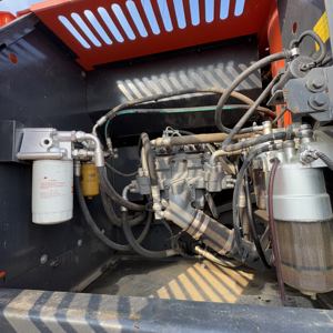 Excavadora de cadenas Hitachi ZX240LC 24T con motor Isuzu, 132 kW de potencia, capacidad de cazo de 1.2-1.4 m, bomba de engranajes, ideal para sitios urbanos estrechos, 2024 - Product Image 4