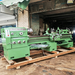 Torno horizontal usado con accesorios completos, transmisión de engranajes estable y rendimiento preciso en el torneado de metales. - Product Image 1