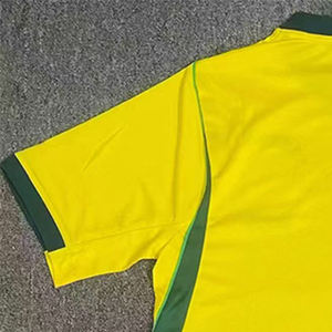 Großhandel Maßgeschneiderte Fußball-Trikots Atmungsaktiv Schnelltrocknend 100% Polyester V-Ausschnitt Kurzarm Spielertrikot - Product Image 3