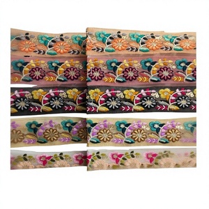 เครื่องประดับแฟชั่นงานแต่งงานสีสันสดใส ดีไซน์หรูหรา เป็นมิตรกับสิ่งแวดล้อม ตกแต่งด้วยลูกไม้ลายดอกไม้ปักอย่างประณีต - Product Image 1