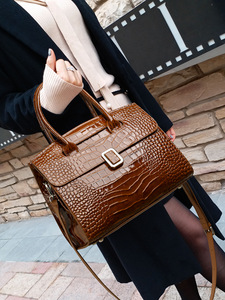 New Fashion Designer Crossbody Bags High Quality Genuine <b>Leather</b> Shoulder Messenger Bag Casual Totes Women Handbags and <b>Purses</b> - Product Image 3