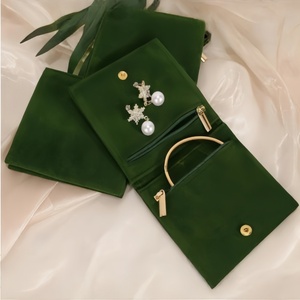 Sacs à bijoux en velours écologiques personnalisés avec fermeture éclair pour le rangement des colliers et des boucles d'oreilles, 3 tailles, impression de logo personnalisée disponible - Product Image 4
