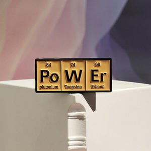 <span class=keywords><strong>Éléments</strong></span> chimiques créatifs tableau périodique broche lettre personnalisée conception métal Badge sac vêtements accessoires épinglette - Product Image 2