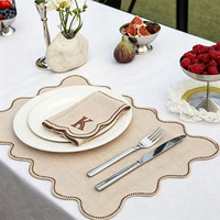 Ensemble de serviettes en coton de couleur unie avec couleurs/logos personnalisés, style nordique avec bordure brodée festonnée pour hôtel, ensemble de napperons de mariage
