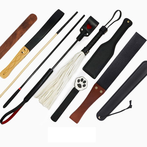 Látigo de Cuero con Mango de Madera para Juegos de Bondage, Entrenamiento Sexual para Parejas, Herramienta de Castigo y Sometimiento SM - Product Image 2