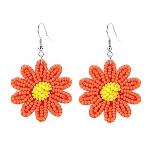 Boucles d'oreilles en forme de fleur pour femmes, style bohème, bijoux en résine jaune orange, perles de verre - Product Image 1