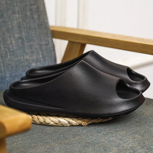 Pantoufles de haute qualité personnalisées unisexe de créateur pour hommes Eva nuage en mousse sandales originales avec logo pour hommes et femmes vente en gros - Product Image 4