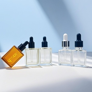 ขวดแก้วทรงสี่เหลี่ยมแบนใสขนาด 15 มล. สำหรับบรรจุน้ำมันหอมระเหย พร้อมฝาหยดสีเงิน - Product Image 6