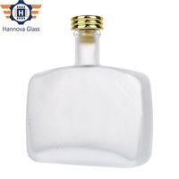 Luxus 700ml Frosted Square Glasflasche mit einer extra schweren Basis für Premium Vodka Gin Whisky und Liquor Spirits