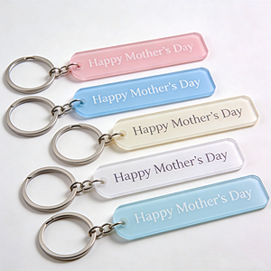 Llavero acrílico esencial para viajes de mamá. Nombre y contacto de la madre impreso. Seguridad en Viajes. Regalo Práctico y Pensado para el Día de la Madre. - Product Image 4