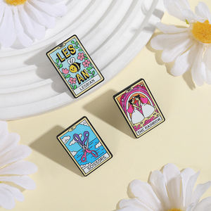 Broche de esmalte personalizado con diseño de cartas de tarot del Orgullo Lésbico y <span class=keywords><strong>Gay</strong></span>, con el arcoíris, para chicas, insignia de solapa, regalo de joyería para amigas lésbicas - Product Image 3