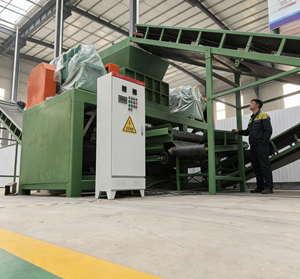 Machine à déchiqueter les pneus industriels / Déchiqueteuse de pneus - Équipement de recyclage robuste pour la découpe de pneus et la production de granulés - Product Image 2