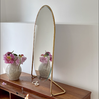 Vente en gros vanité de table élégante et moderne luxe miroir de maquillage ovale cosmétique en métal doré décoration pour la chambre à coucher