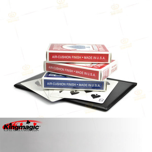 Cartas de juego cruzadamente contaminadas; cartas de juego en una billetera; cartas de juego que se multiplican rápidamente; una caja de cartas mágicas. - Product Image 5