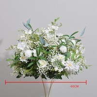 Boules de fleurs brodées de plantes vertes et de roses, cadres géométriques, arrangements floraux décoratifs pour scènes de mariage et tables de salle à manger