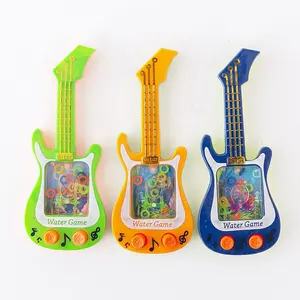 Cina all'ingrosso Mini divertente chitarra S anello di lancio gioco di acqua giocattolo promozionale a buon mercato giocattoli educativi per i bambini