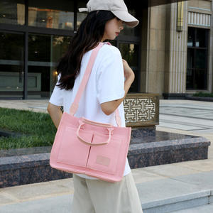 Sac à bandoulière simple pour femme, style urbain et épuré, en toile avec fermeture éclair et doublure en polyester, grande capacité pour les trajets quotidiens, les loisirs et les voyages - Product Image 3