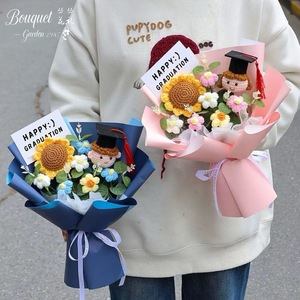 Nuovo Arrivo: Regalo di Laurea, Bouquet di Fiori all'Uncinetto Fatto a Mano, Regalo per 18° Compleanno, Fiori Artificiali - Product Image 5