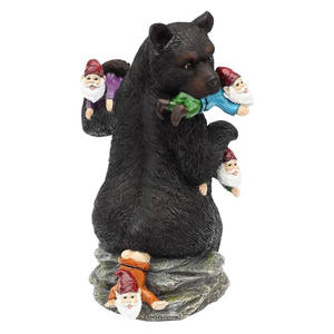 Figura di gnomo con orso nero - Product Image 1