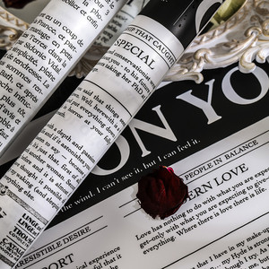 Papel de Seda HUABAN Negro y Blanco con Diseño de Periódico Inglés Nostálgico para Envolver Flores y Regalos, Embalaje de Ropa - Product Image 3