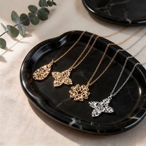 สร้อยคอโลหะผสมแบบกลวง จี้รูปผีเสื้อ ประดับเพชรแบบฝัง สร้อยคอสำหรับผู้หญิง สวมใส่ได้ทุกวัน งานปาร์ตี้ เครื่องประดับโลหะผสมสังกะสี N99002 - Product Image 1