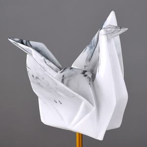 Vente chaude usine : Ornement moderne en résine grue en papier origami, Décoration de table de luxe, Décoration intérieure en résine - Product Image 3