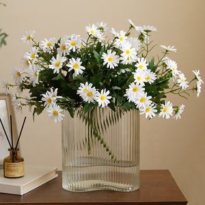 9 têtes marguerites de fleurs artificielles de style pastoral coréen pour la décoration de la maison petite fleur décoration de mariage accessoires photo - Product Image 3