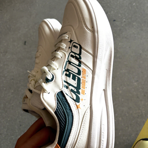 Chaussures Mixtes Unisexe d'Occasion Importées en Gros Modèle Sport 361 Semelle Vibram Confortable Écologique pour la Vente au Détail en Centre Commercial - Product Image 1