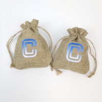Pochette en jute naturelle écologique avec cordon de serrage, logo personnalisé imprimé, petit sac cadeau en toile de jute, sac d'emballage pour bijoux réutilisable en toile de jute
