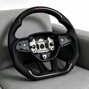 Volante Deportivo Profesional Personalizado de Fibra de Carbono y Cuero para <span class=keywords><strong>Dodge</strong></span> <span class=keywords><strong>Challenger</strong></span> Hellcat |   Personalización de fondo plano para mejora deportiva de carreras - Product Image 1