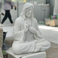 Statue de Jésus-Christ en marbre blanc sculpté, en position de méditation, sculpture religieuse avec Sacré-Cœur pour la décoration de jardin d'église