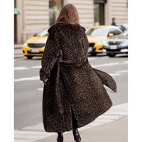 Manteau élégant et confortable pour femme, en fausse fourrure de vison à imprimé léopard, avec col rabattable et ceinture, idéal pour l'hiver et les activités de plein air
