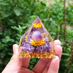 Venta al por mayor de cristal de cuarzo de piedra amatista pirámide resina energía anillo orgonita