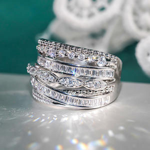 Anello in Oro Bianco con Diamante Taglio Marquise Colore D Naturale Gioiello di Lusso per Fidanzamento Donna - Product Image 5