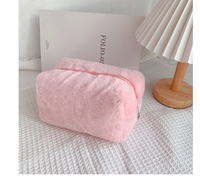Vente en gros PURDORED Mignon Fourrure Trousse de Maquillage pour Femmes Fermeture Éclair Grand Sac Cosmétique de Couleur Unie Voyage Maquillage Trousse de Toilette Pochette de Lavage