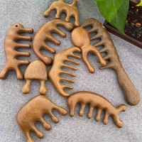 Delfin-förmiger Handgefertigter 100% Natürlicher Holz-Gua-Sha Kopfmassagegerät Grünes Sandelholz Vibration Hochfrequenz-Technologie Massage