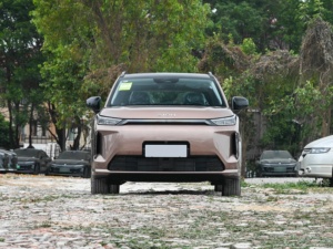 GAC Aion I60, Modèle 2026, Traction Avant, Édition 530 Advanced, <span class=keywords><strong>Hybride</strong></span>, Extérieur Argenté + Intérieur Orange - Product Image 2