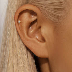 ต่างหูเงินแท้ 925 ประดับเพชรซิคอนรูปดาวเรียบง่าย CANNER Mini - Product Image 6