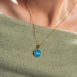 Collier pendentif en forme de croix en acier inoxydable avec goutte d'huile Chaîne de figaro tendance en forme de lettre plaquée or Idée cadeau d'anniversaire à la mode - Product Image 4