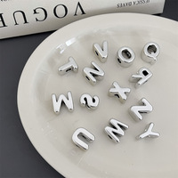 Perles lettres en acrylique argentées à grand trou, 100 pièces par paquet, accessoires de bijoux DIY, pendentifs pour sacs, composants de breloques pour téléphone