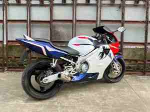 Hondai CBR600 F4 <span class=keywords><strong>Moto</strong></span> d'<span class=keywords><strong>occasion</strong></span> originale de 599cc à quatre cylindres en ligne refroidie par eau à <span class=keywords><strong>vendre</strong></span> - Product Image 3