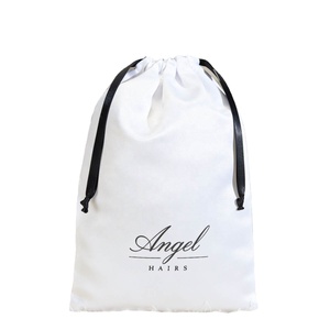 Pochette en satin blanc avec cordon de serrage pour bougies, ceintures, mèches de cheveux – Sac anti-poussière en satin doux avec logo personnalisé – Vente en gros - Product Image 1