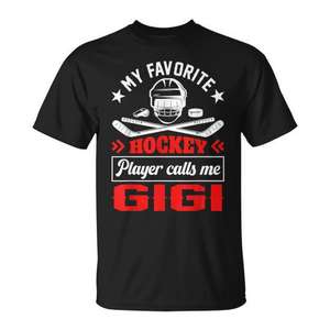 Camiseta negra unisex para adultos con cuello redondo y manga corta de la marca My Favorite Hockey Player Calls Me Gigi - Product Image 1