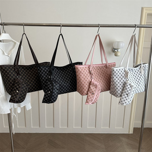 Bolso Tote de Cuero PU Simple y Moderno de Gran Capacidad para Mujer, Uso Diario de Verano, Correa de Hombro con Diseño de Puntos, para Bodas y Ocasiones Especiales - Product Image 1