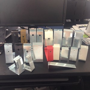 Clip en acier inoxydable personnalisé réutilisable pour boîte en contreplaqué avec ressort à pression et pièce métallique estampée pour caisses et étuis - Product Image 3