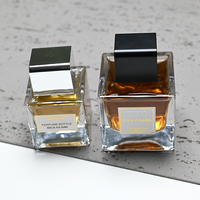 Flacon de parfum carré en verre cristal 30ml 50ml 100ml à fond épais, avec capuchon magnétique plat brillant, pulvérisateur et autocollants personnalisés