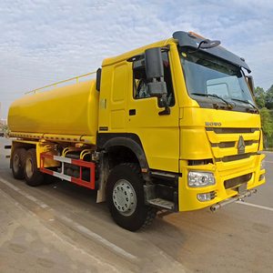 Camion-citerne Sinotruk HOWO 6x4 371 ch avec moteur diesel, réservoir d'eau de 20 m3, transmission manuelle, norme d'émission Euro 2 et vitesse de 90 km/h - Product Image 4
