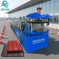 Machine professionnelle pour panneaux de soffite métalliques, ligne de production industrielle de soffites à rainures en V avec contrôle PLC pour l'aluminium