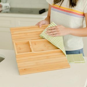 Plateau d'<span class=keywords><strong>accoudoir</strong></span> en bambou <span class=keywords><strong>pour</strong></span> canapé table pliable avec porte-gobelet <span class=keywords><strong>organisateur</strong></span> <span class=keywords><strong>de</strong></span> rangement <span class=keywords><strong>pour</strong></span> boissons téléphone collations <span class=keywords><strong>pour</strong></span> canapé <span class=keywords><strong>fauteuil</strong></span> - Product Image 3
